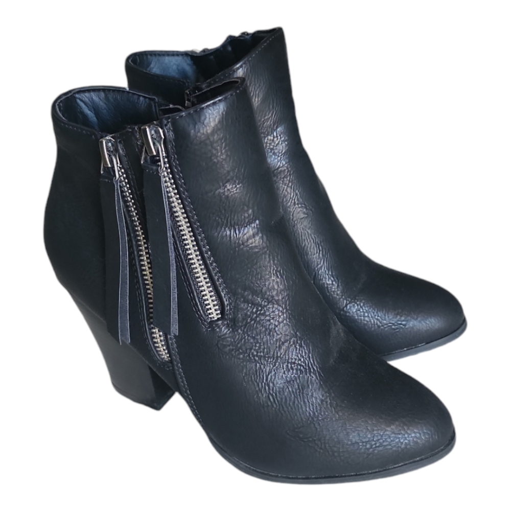 Journee Collection Valley Woman’s ankle boots